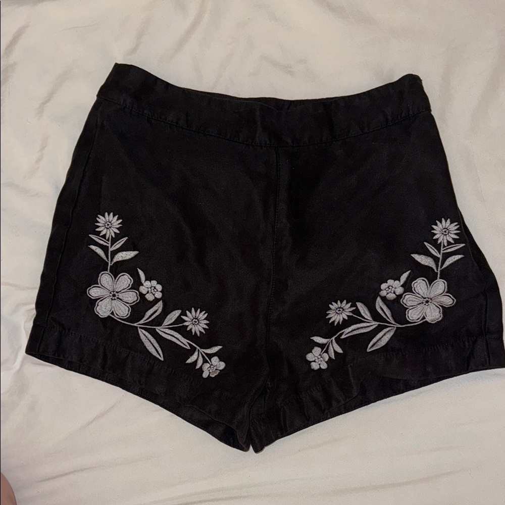 Elegant Floral Embroidered Black Women's High-Waist Shorts